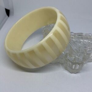 VINTAGE casein like faux mother of pearl inlay stripe bangle bracelet